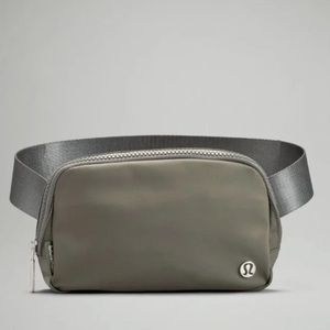 NWT lululemon everywhere belt bag - Grey Sage